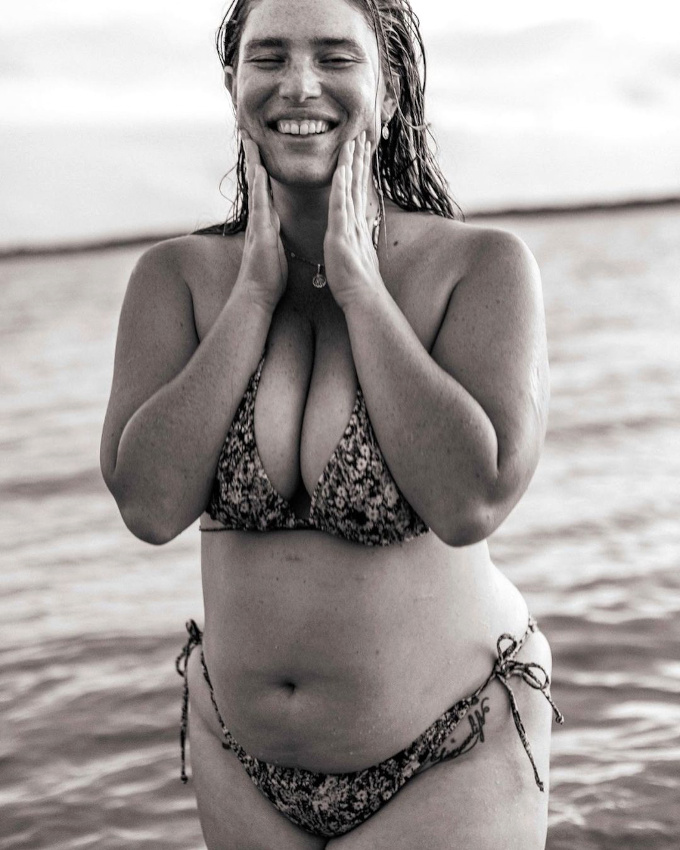 Bikini + joie de vivre = le bon mix