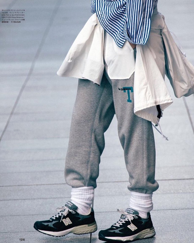 Le gimmick des chaussettes remontant sur le bas du pantalon continue de monter en puissance...