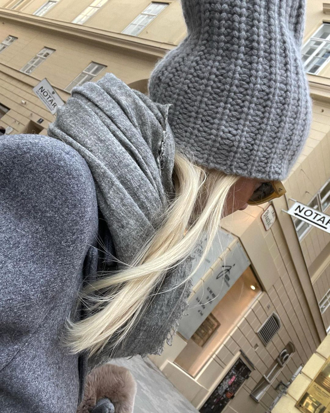 Oui au cama�eu de gris relev� par une touche de blond !