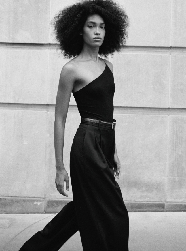 Haut ultra moulant + pantalon � pinces tr�s masculin = le bon mix