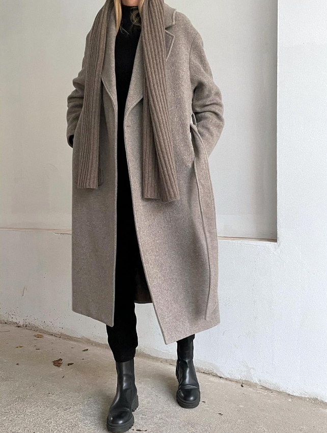 Rien de tel qu'une teinte entre bistre et s�pia pour accompagner un ensemble noir !