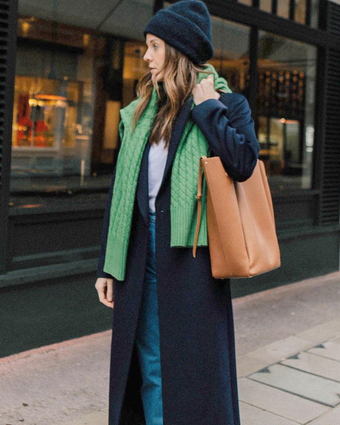 Rien de tel qu'une touche de vert pomme pour twister un look casual/classique !