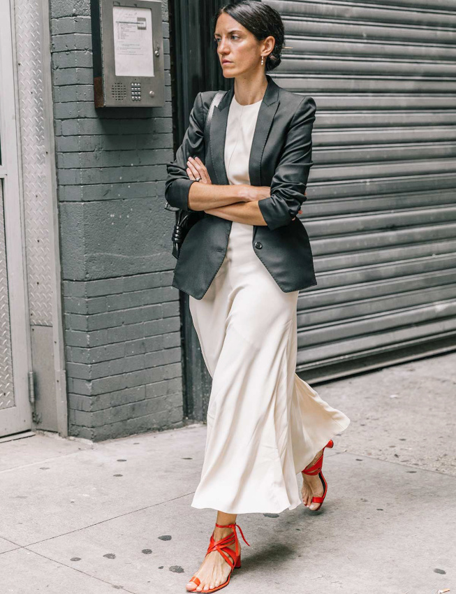 Wanted : une paire de fines sandales rouges !