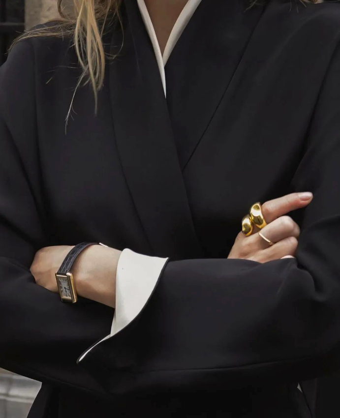 Toujours r�hausser ses tenues classiques via des bijoux de caract�re !