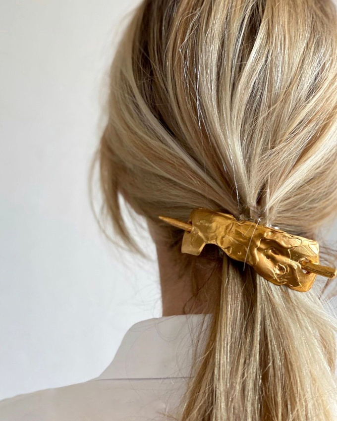 Rien de tel qu'un bijou de cheveux pour upgrader les coiffures les plus simples !