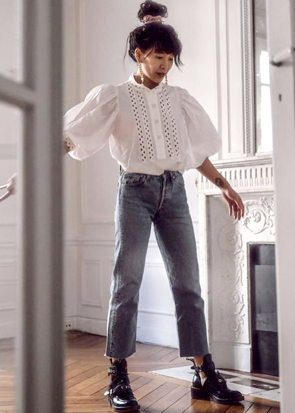 Jean droit 7/8 + blouse romantique + boots noires = le bon mix