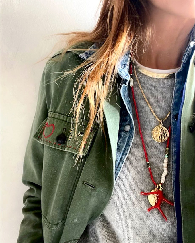 Et si l'on superposait chemise en jean et surchemise army ?