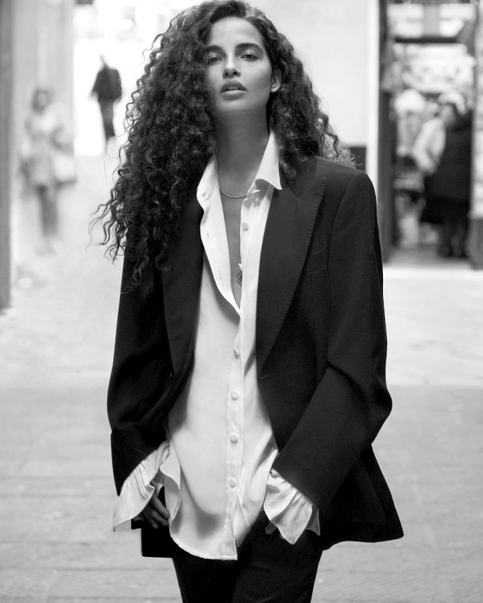 Look tomboy + affolante chevelure = le bon mix