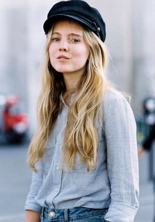 Oui � la casquette de marin port�e avec nonchalance !