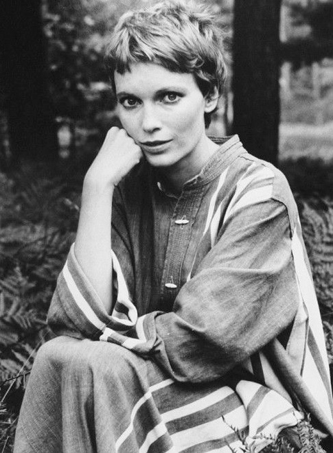 Coupe courte + yeux immenses = le bon mix