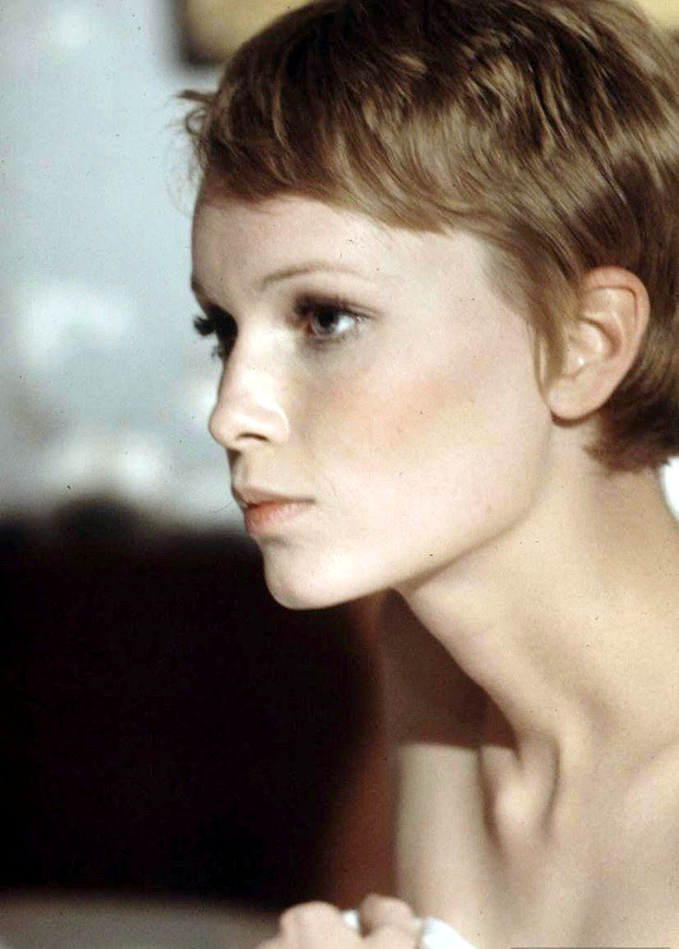 Coupe courte + regard mutin = le bon mix