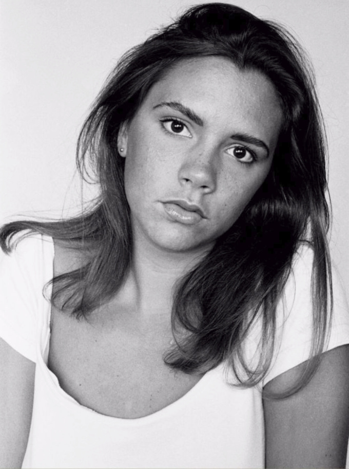 Moue boudeuse + yeux noisette = le bon mix