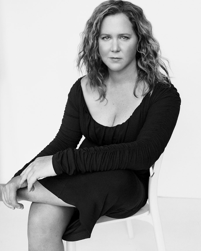 Rien de tel qu'une petite robe noire pour sublimer le visage de celle qui la porte !