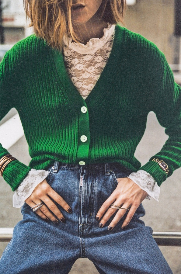 Gilet vert + blouse en dentelle + jean dlav = le bon mix