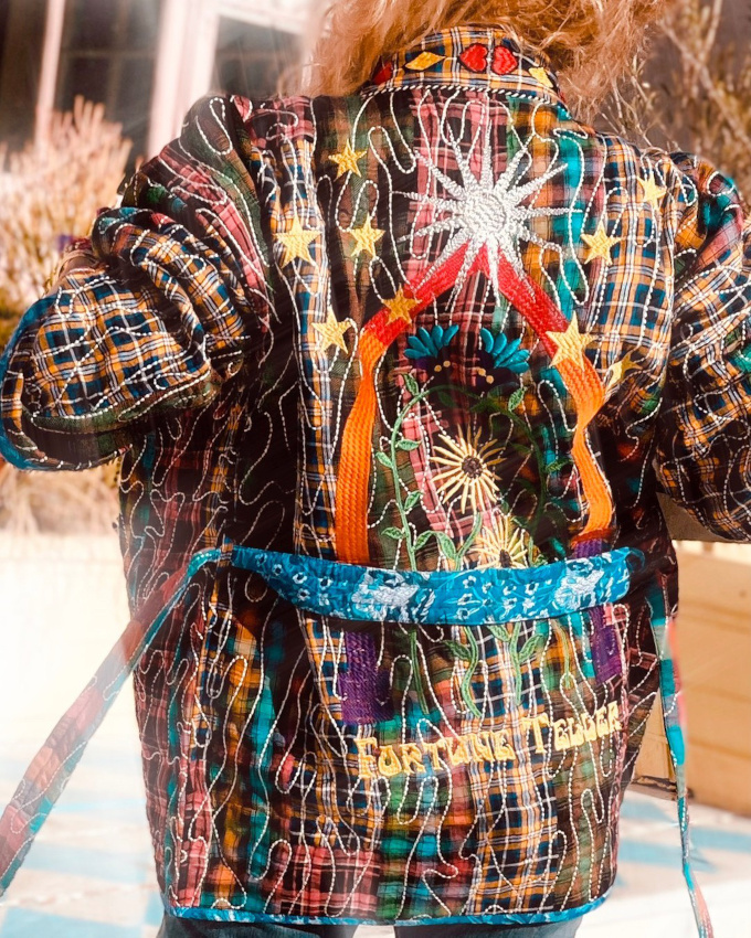 Broderies + veste esprit kimono = le bon mix