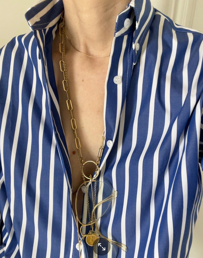 Faire de ses lunettes de vue un pendentif comme un autre...