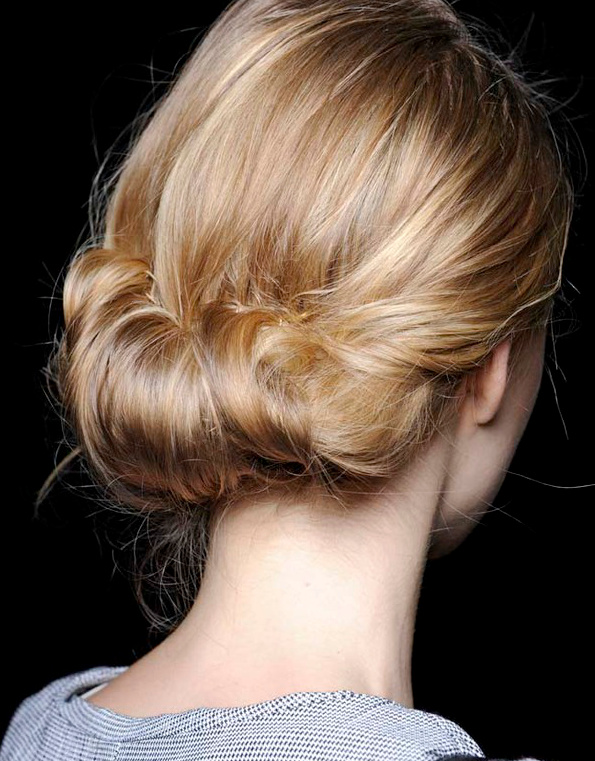 On aime la dlicatesse nonchalante du roulott de cheveux...