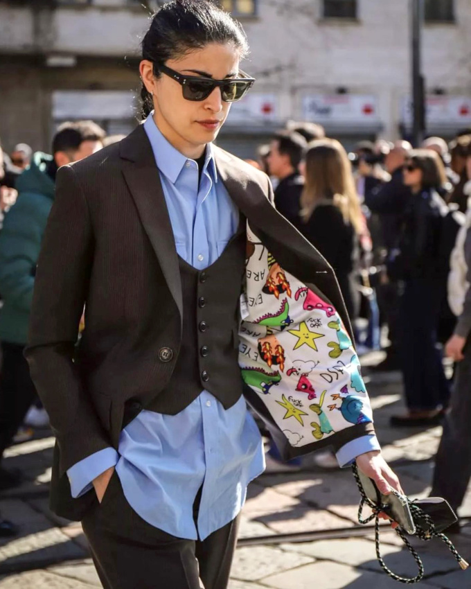 Tenue masculine + dtail fantaisie = le bon mix