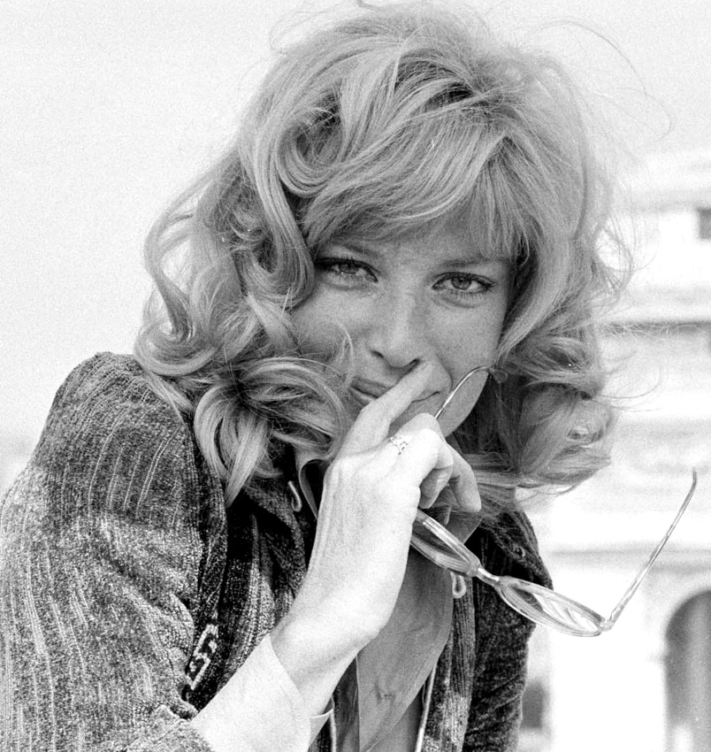 Boucles souples + regard malicieux = le bon mix