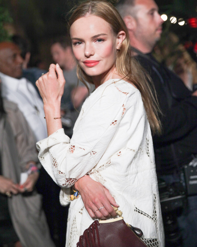 Broderie anglaise + make up bonne mine + cheveux lisss = le bon mix