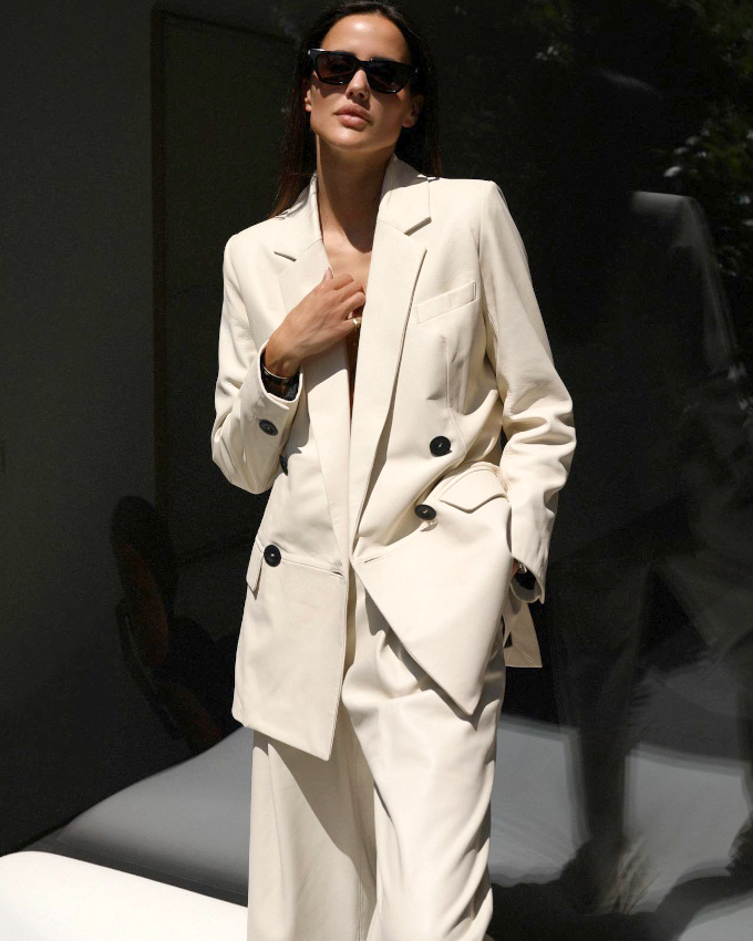 Le costume... parfois bien plus sensuel qu'une robe !