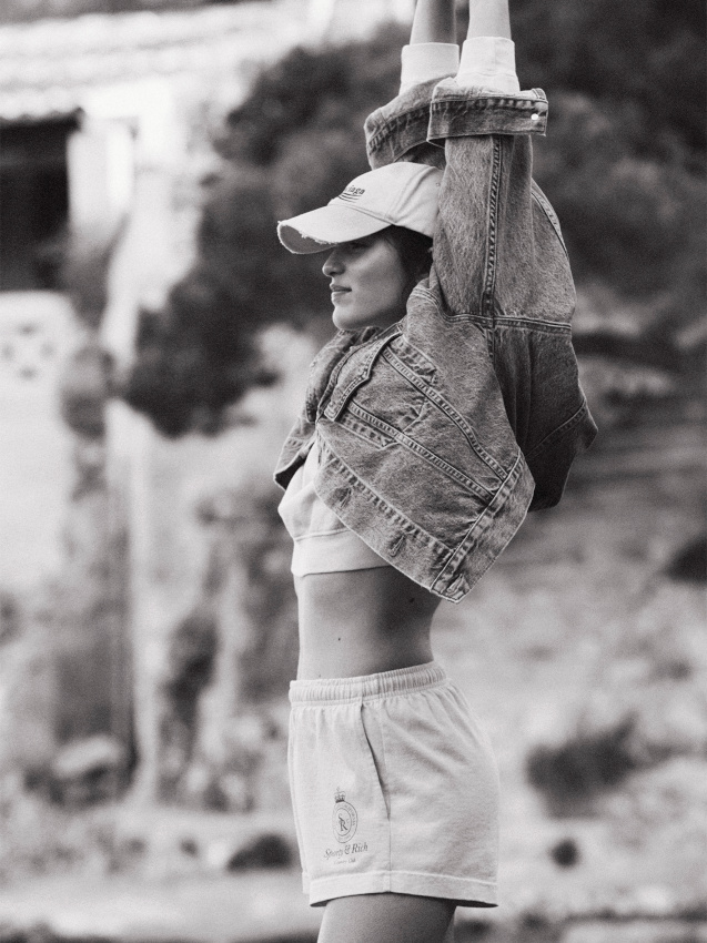 Rien de tel qu'une veste en jean pour rchauffer un short en molleton rtro !