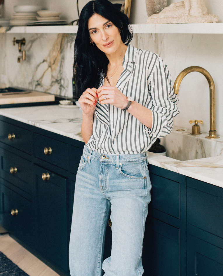 Jean  peine large + chemise raye un brin ample = le bon mix