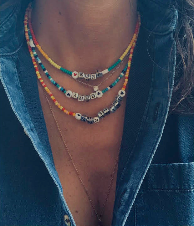 Accumuler les colliers rgressifs : un petit plaisir estival  consommer sans modration !