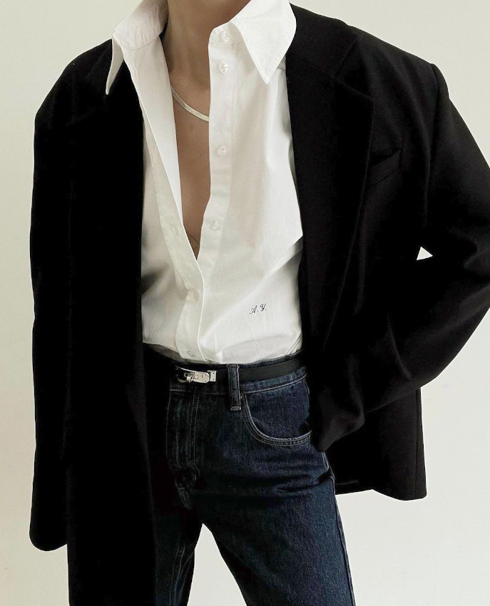 Rien de tel qu'un blazer lgrement trop grand pour upgrader le duo jean brut/chemise blanche !