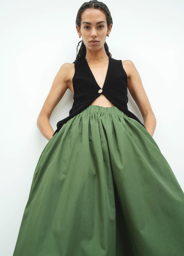 Maxi jupe + gilet  un seul bouton = le bon mix