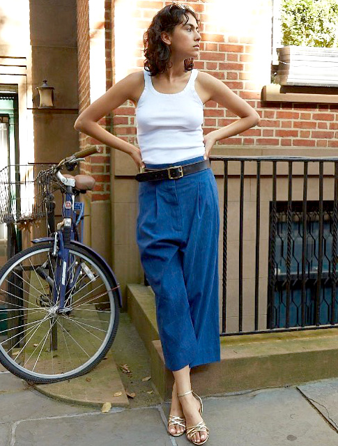 M�lant marcel casual, sandales ultra f�minines et pantalon sobre mais original, ce look a tout bon !