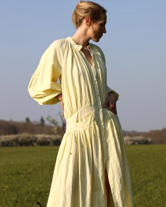 Wanted : une robe longue f�minine au port� nonchalant !