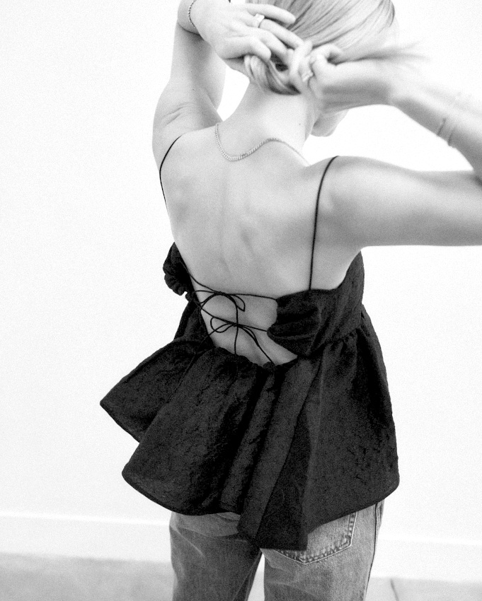 Le mix jean droit/top dos nu : un duo qui ne d�m�rite que rarement !