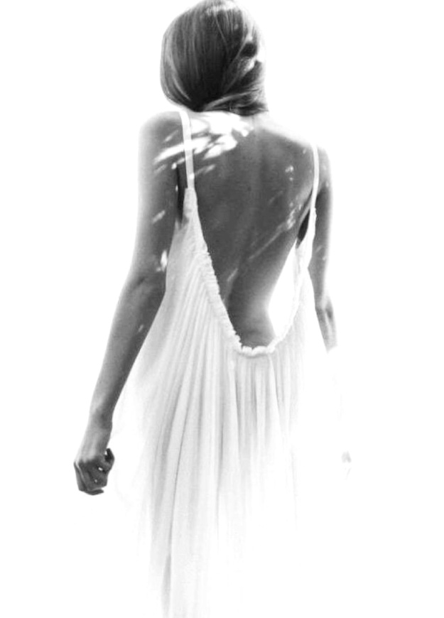 Obsession du jour : une longue robe légère dos nu !