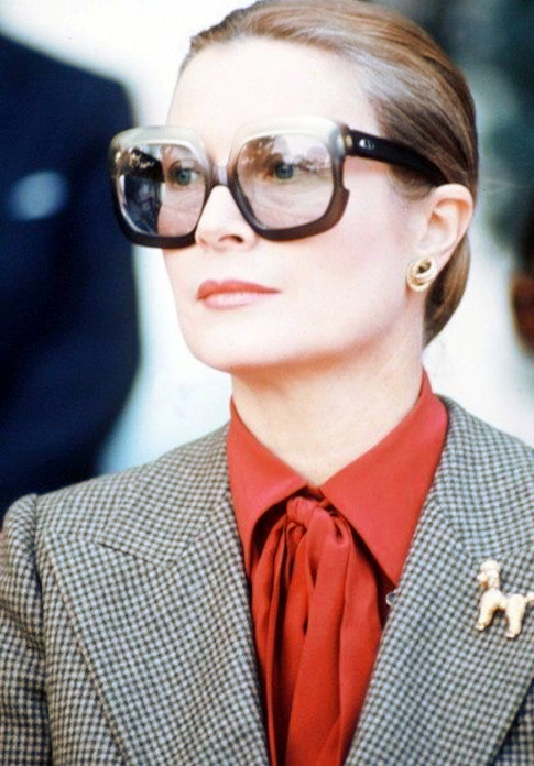 Ne jamais sous-estimer le pouvoir stylistique d'une paire de lunettes de caract�re !