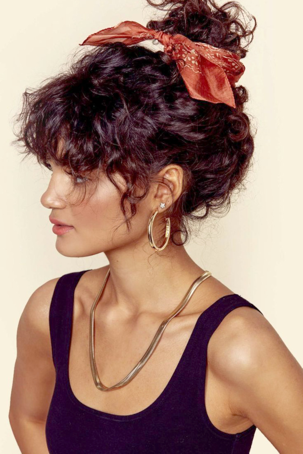 Petit foulard + volume capillaire = le bon mix