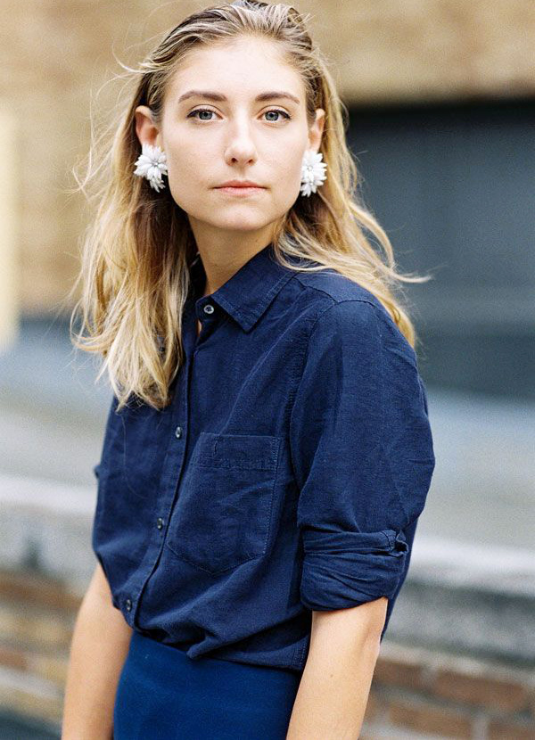 La chemise en jean se pr�te particuli�rement bien aux accessoirisations os�es !