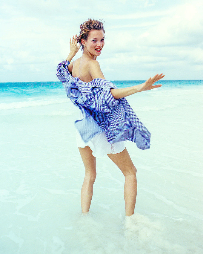 La chemise masculine trop grande : l'alpha et l'om�ga du parfait vestiaire estival !