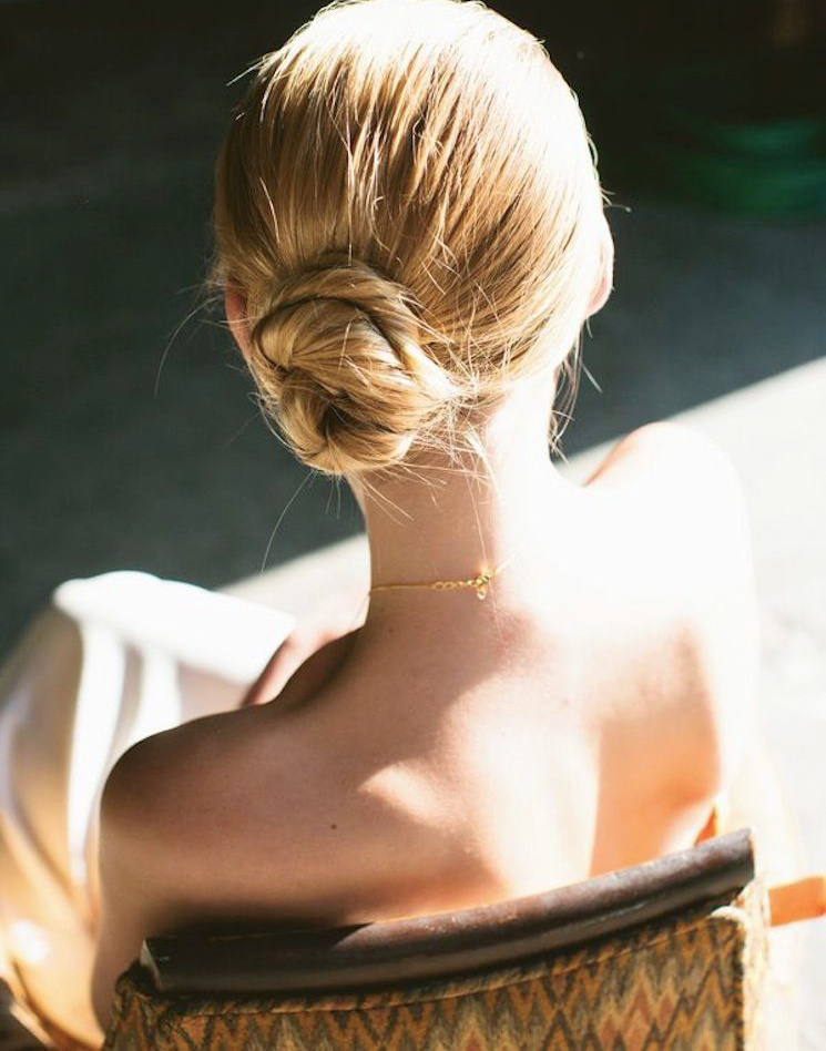 Difficile de faire plus �l�gant qu'un joli chignon bas plac� l�g�rement sur le c�t� !