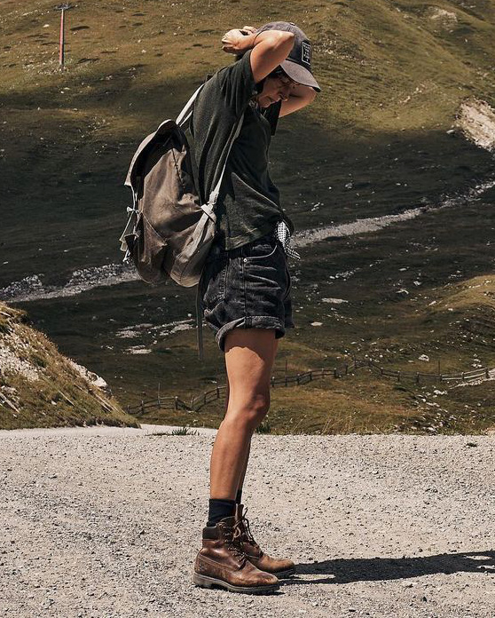 Envie de partir en rando rien que pour s'inspirer des looks de Michela Meni !