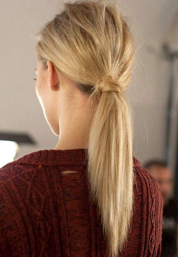 Cheveux l�g�rement froiss�s + coiffure sage = le bon mix