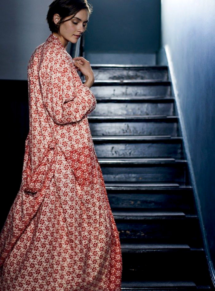 Ah ces peignoirs/robes de chambre qui n'attendent que notre audace pour �tre port�s en ext�rieur...