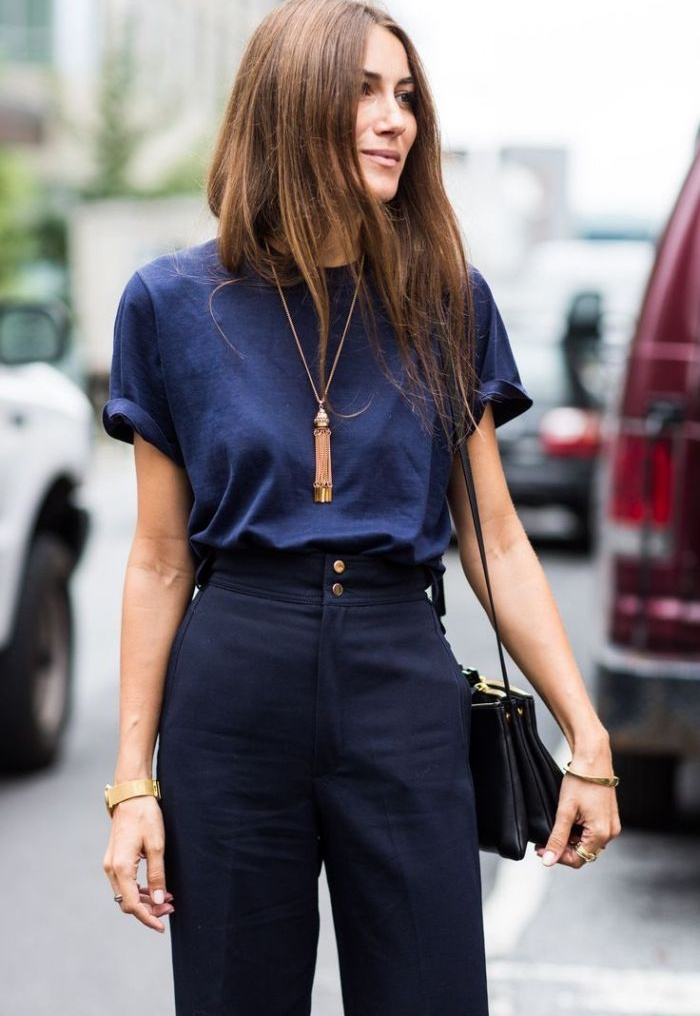 Le camaeu de bleu marine : une bonne alternative au total look noir !