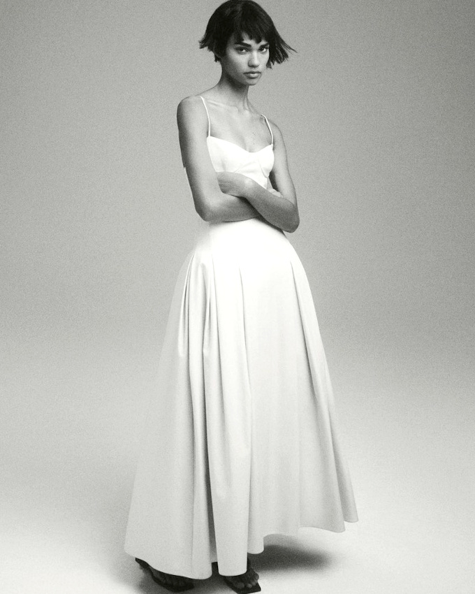 Mlant blanc immacul, dgaine minimaliste et esprit toilette de bal, cette robe a tout bon !