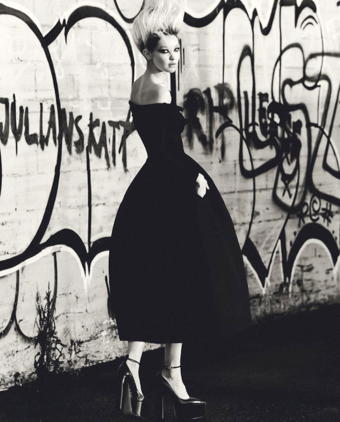 Quand nergie punk et vtements dramatiquement chics se tlescopent...