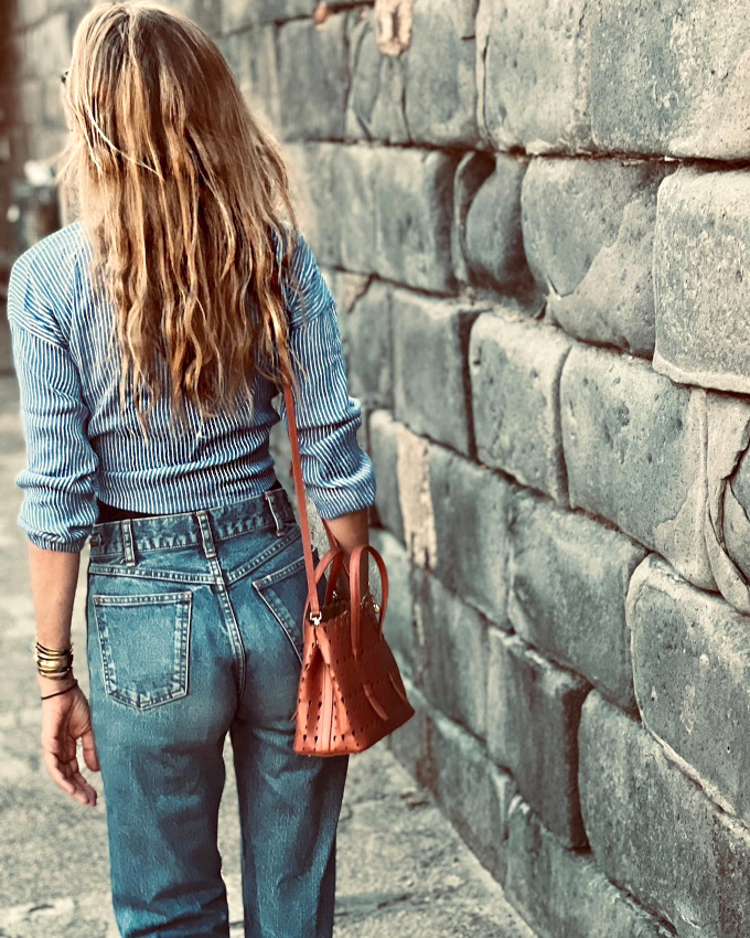  la fois personnelle et classique, cette silhouette a tout bon !