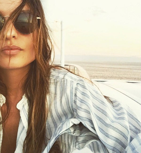 Lunettes aviateur + ample chemise  rayures = le bon mix