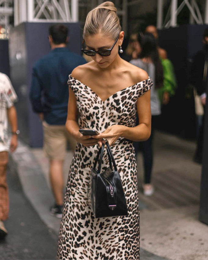 L'lgance suranne de Jenny Walton n'est jamais apparue aussi rafrachissante...