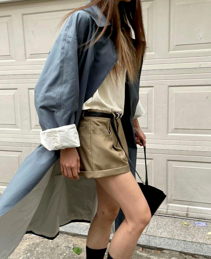 Le bleu fume sied particulirement bien au trench coat !