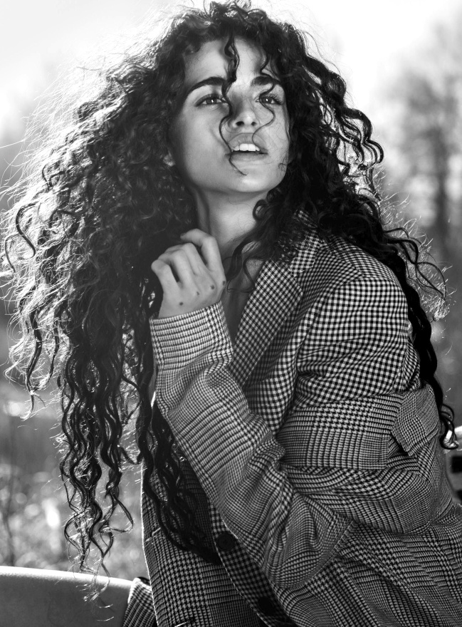 Toujours traiter le blazer en tweed avec un zeste de d�sinvolture !